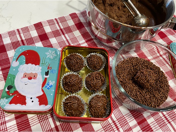 https://www.foodstoragemoms.com/wp-content/uploads/2013/12/Chocolate-Truffles-In-Tins.jpg
