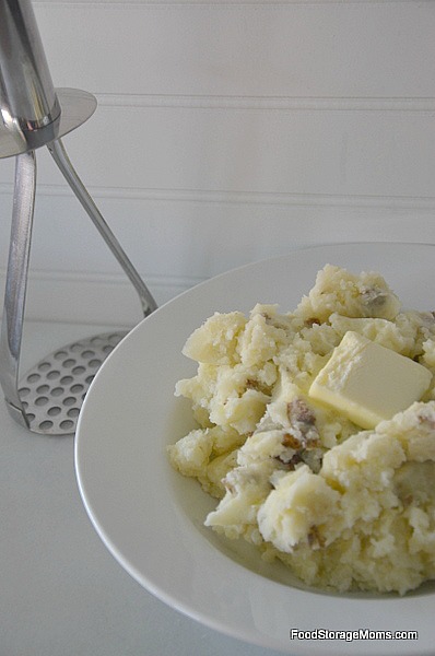 15 Easy Ways To Use Healthy And Cheap Potatoes| via www.foodstoragemoms.com