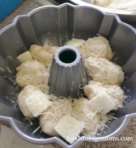 Easy To Make Cheesy Garlic Pull Apart Bread by FoodStorageMoms.com