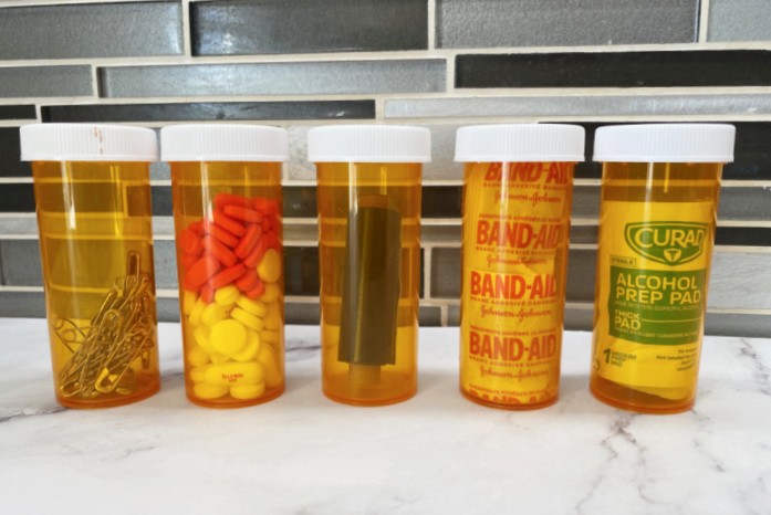 How to Put Together a Pill Bottle Survival Kit - Food Storage Moms